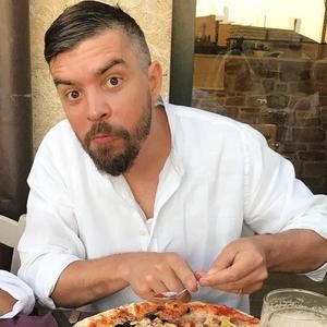 Meet your Posher, Max